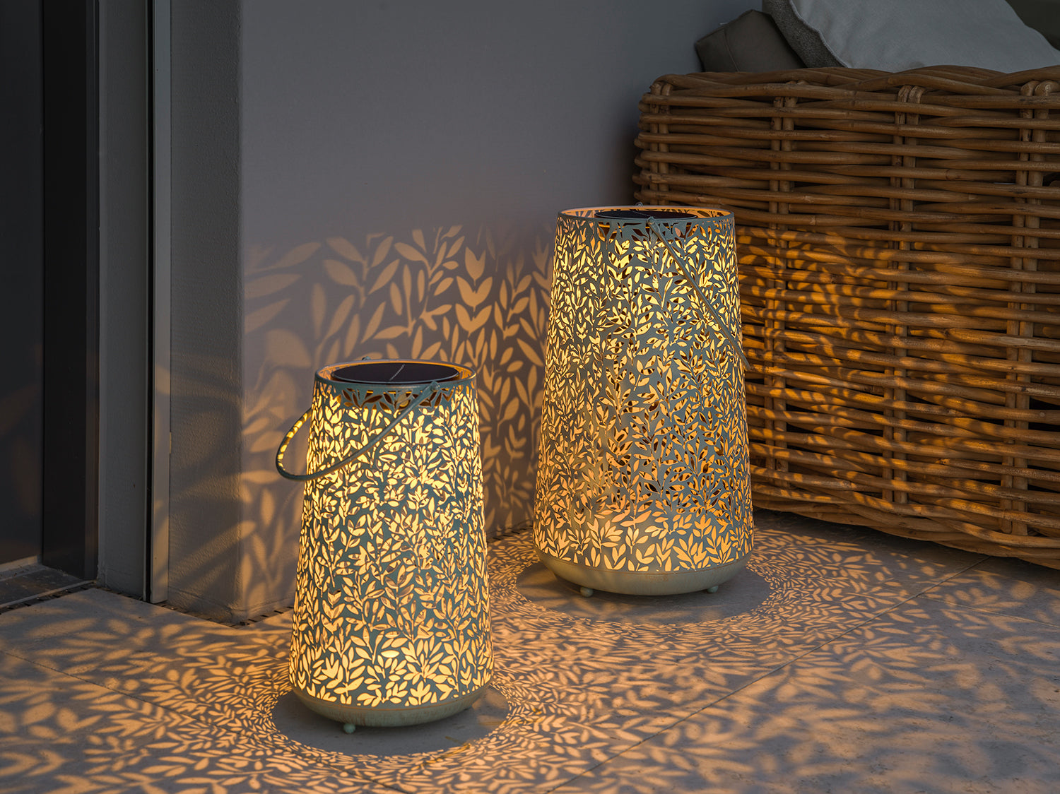 Solar Antic Latern Mistral