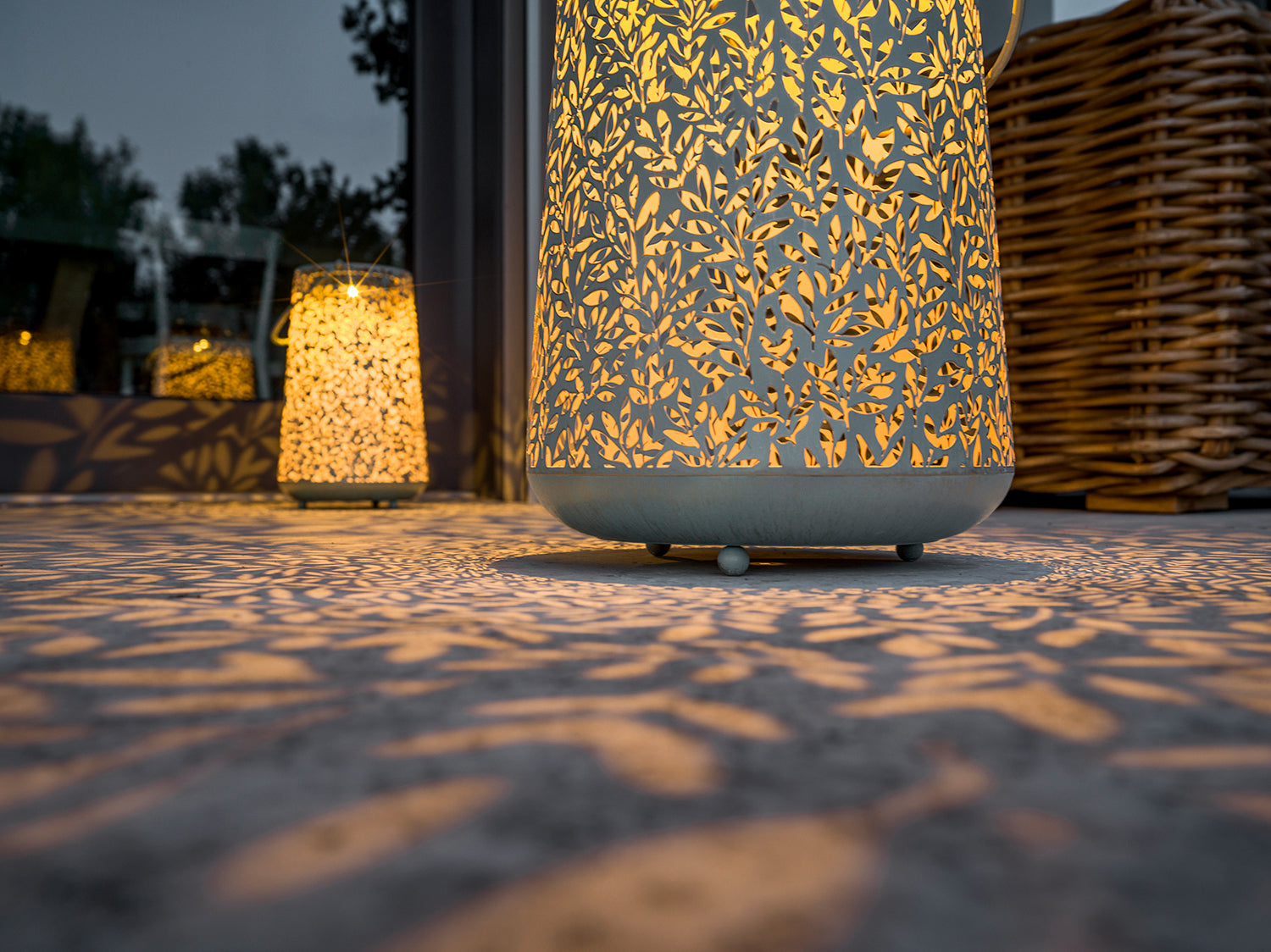 Solar Antic Latern Mistral