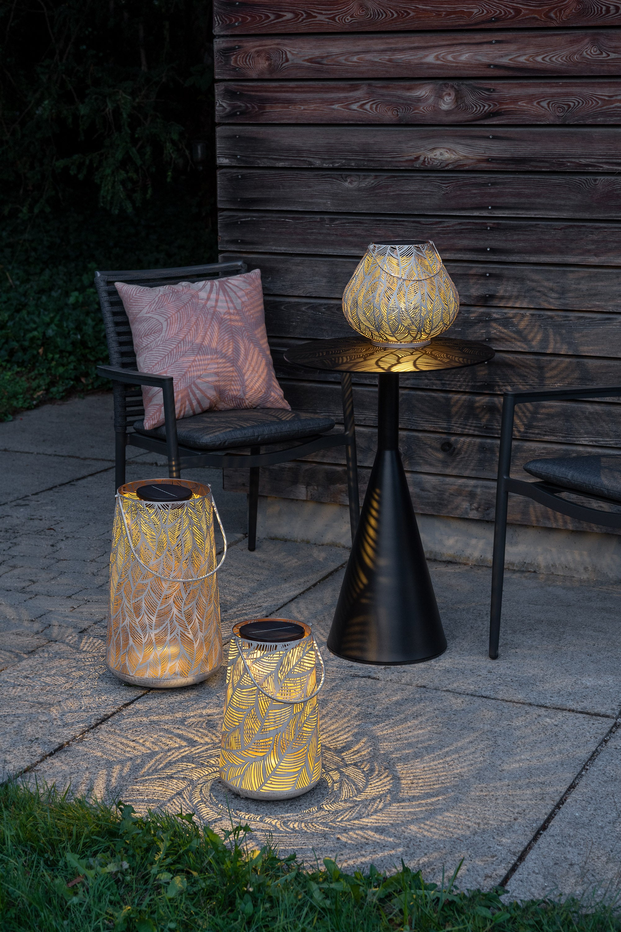 Solar Antic Latern Julia