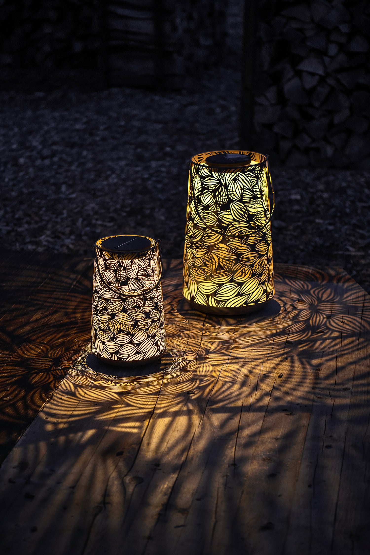 Solar Antic Latern Flora