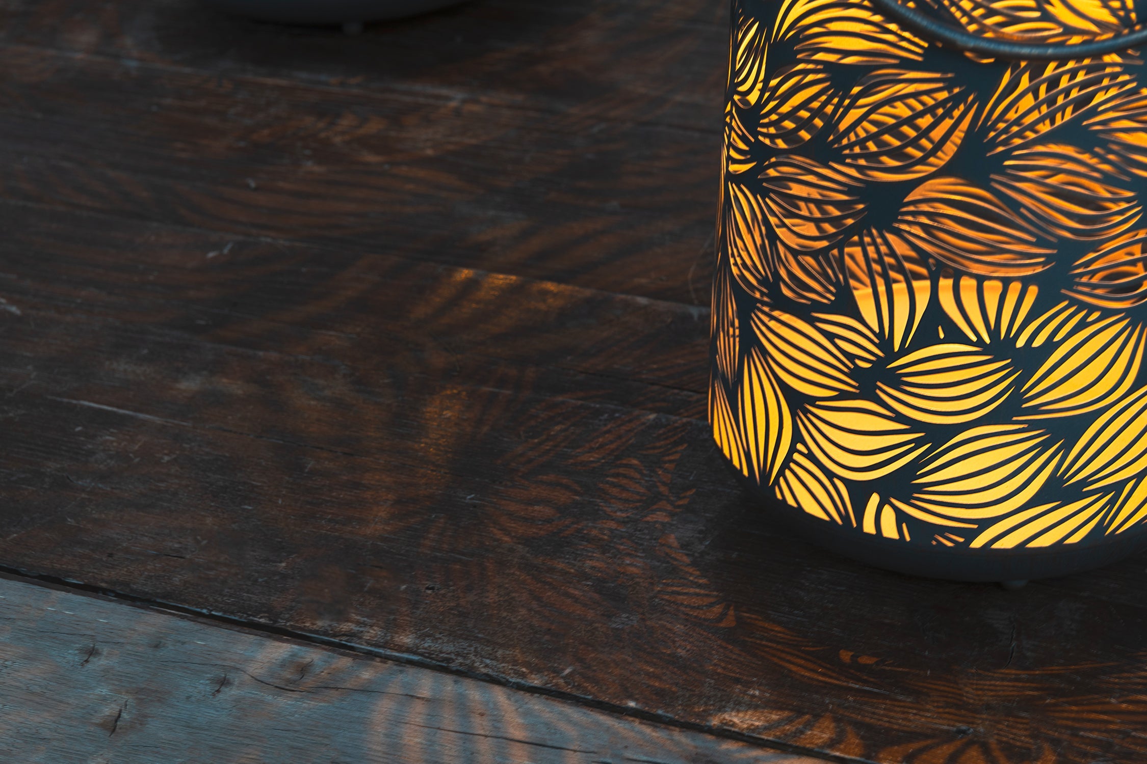 Solar Antic Latern Flora