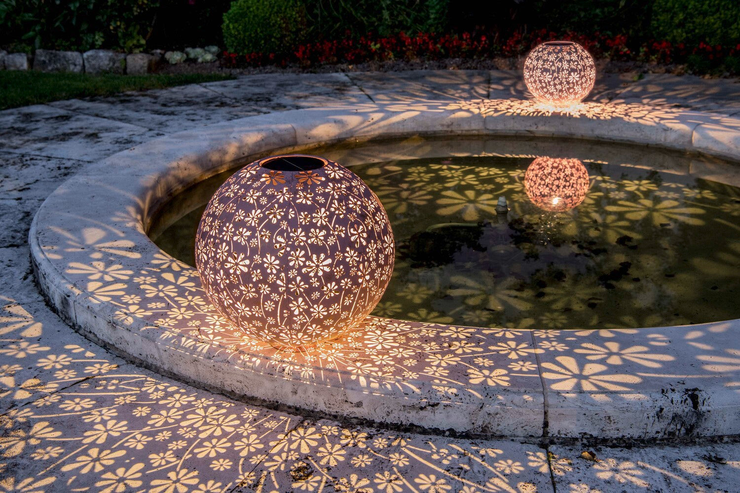 Solar Antic Kugel Blumenwiese