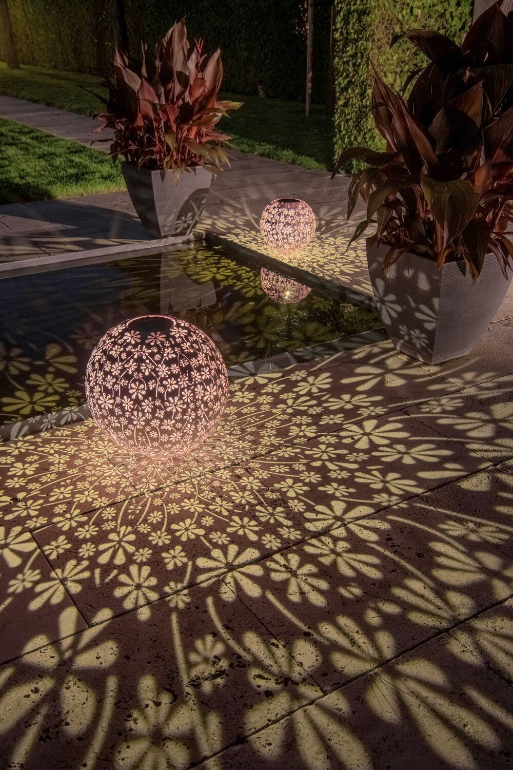 Solar Antic Kugel Blumenwiese