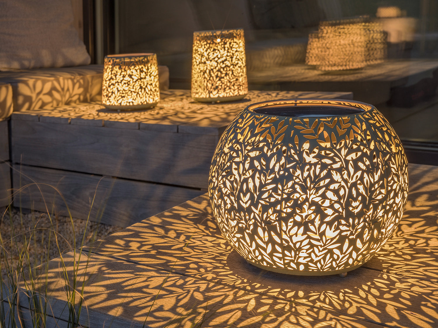 Solar Antic Globe Mistral