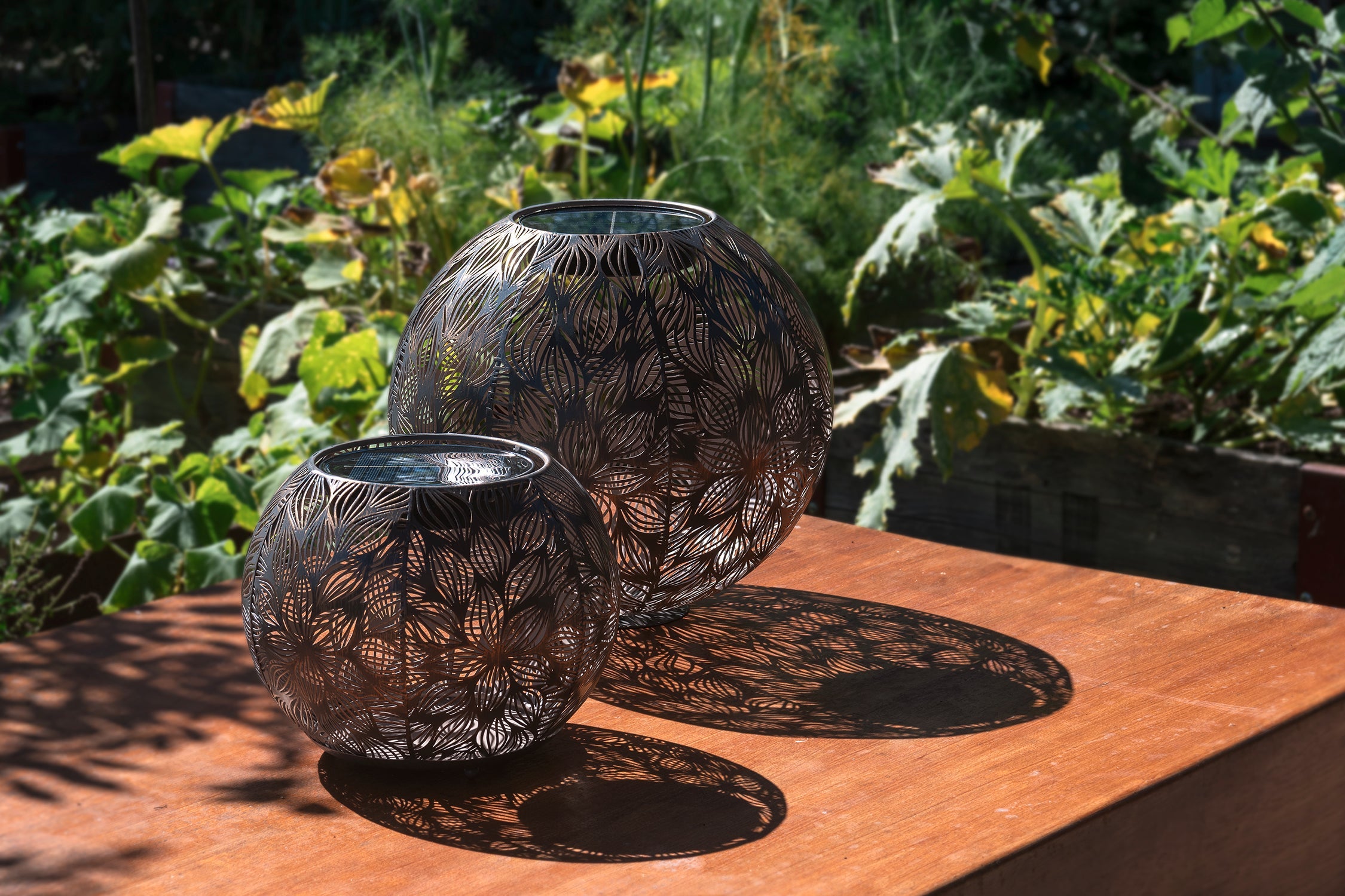 Solar Antic Globe Flora