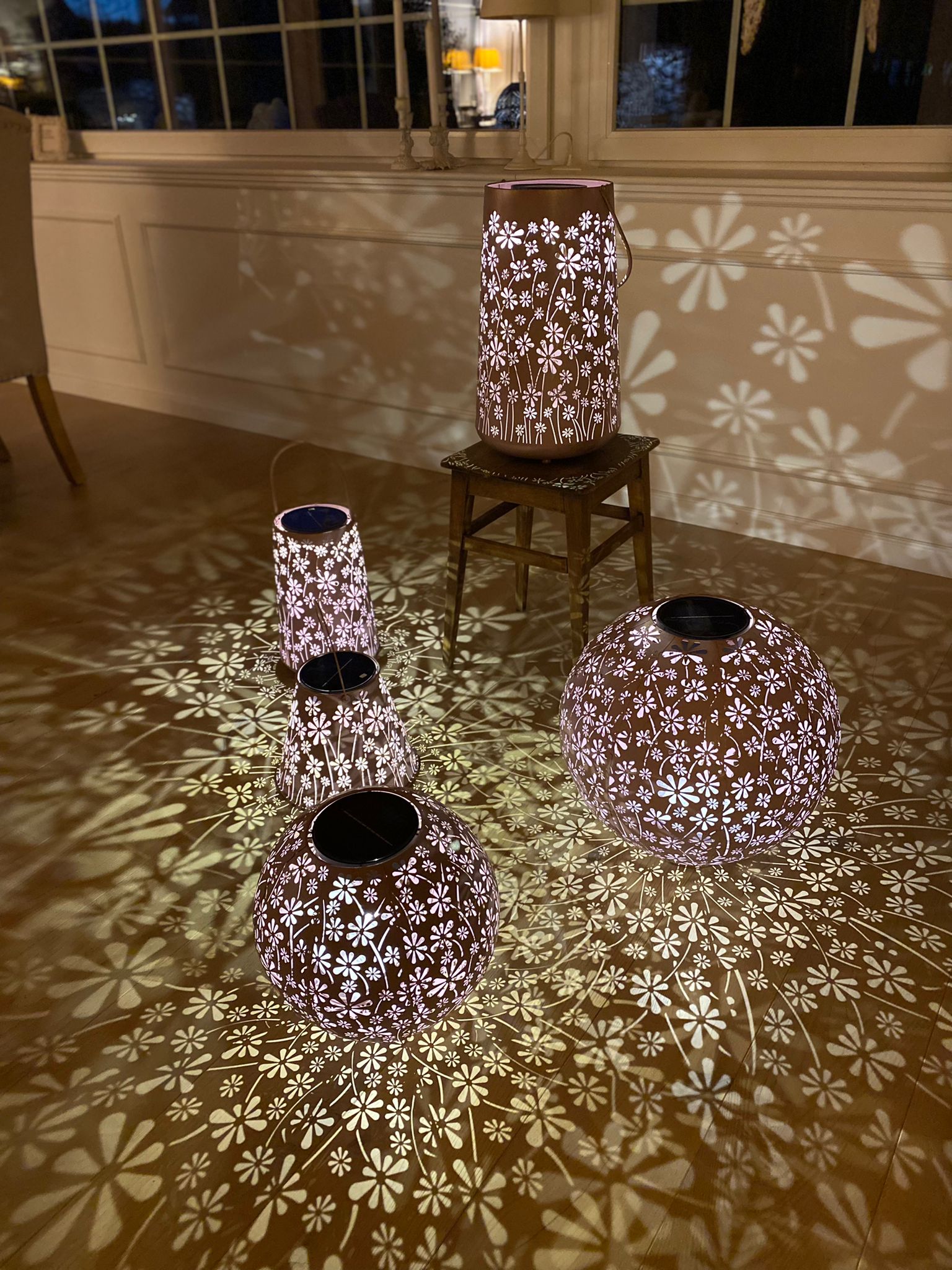 Solar Antic Laterne Blumenwiese Konisch